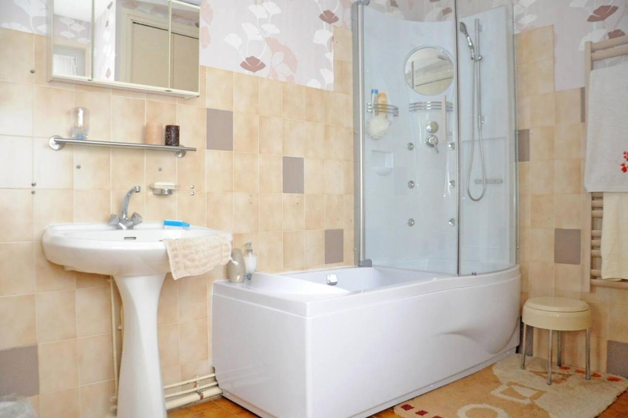 1 Bedroom House 20Min Walk To Centre In Турню Екстер'єр фото